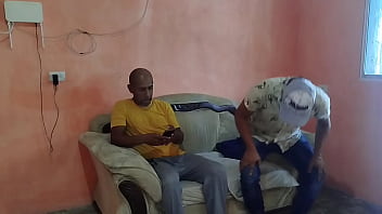 Preview 1 of Massam Sexxy - Marido paga la deuda con el gran culo de su mujer. Real casero
