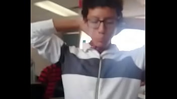 Preview 3 of Jebem Milicu - Joven se masturba en plena clase
