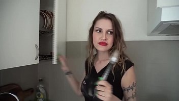 Preview 3 of Gand Sex Vid - Mistress Diva del Tubo slaughters the penis of her