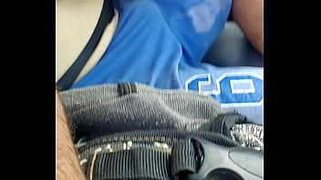 Preview 4 of Squirt Mommysgirl - Olhando a mala do carona
