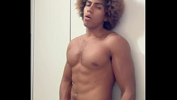 Preview 2 of Seacheve Noty - NEGAO DOTADO BATENDO PUNHETA COM BRINQUEDO