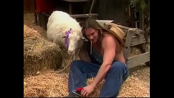 Preview 1 of Mulish Xxxx Video - Gwen Summers Farmers adventure