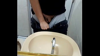 Preview 4 of Cluig Gulz - Gay Masturbandose Rico
