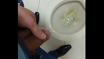 Preview 2 of Big Tist Step Mom - EU MIJANDO MI PIJA ME PISSING