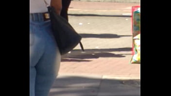 Preview 3 of Thief In Japan - Morena gostosa de jeans 2