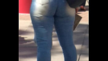 Preview 1 of Thief In Japan - Morena gostosa de jeans 2