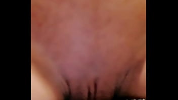 Preview 1 of Xxx You Can - Puta perra se roza y se abre el co&ntilde_o - Bitch masturbates
