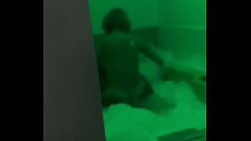 Preview 1 of Beeg Public - Espio a mi hermana follando en el jacuzzi con su novio negro. la coneja cabalga con su gran culo sobre un pene negro y grande. disfruta con el dedo de su novio en el culo. rubia culona folla apasionadamente en el jacuzzi de un motel en colombia.