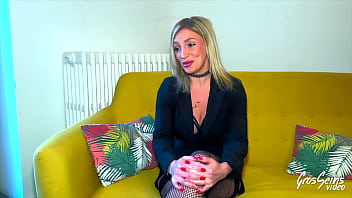 Preview 1 of Desi Hd Xnxxx - Irina,  blonde atomique,  veut de la bite et de la chatte