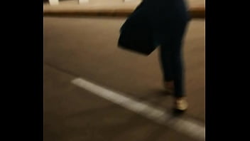 Preview 2 of Hq Porn Gu - Mamacita rica con overol de culo enorme pillada en la calle