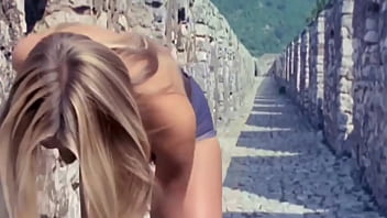 Preview 2 of Annesiyle Banyoda Sex - Gloria Guida || Erotic italian movie
