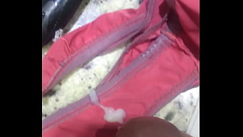 Preview 2 of Bi Frott - Gozando na calcinha dela 2