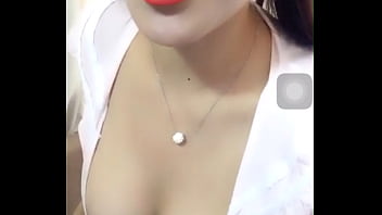 Preview 3 of 2 Man Show - 女主播跳舞