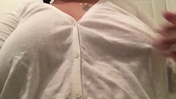 Preview 1 of Hlndisex - Mis tetas bajo mi blusa blanca