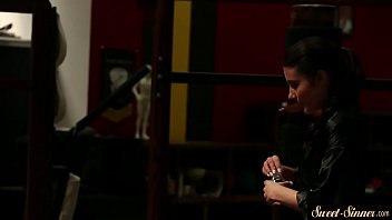 Preview 1 of Muslim Bf Gf - Teenage babe cockrides stepdad at the gym
