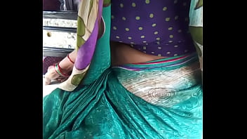 Preview 1 of Boy In Team Sexy - hot Telugu aunty showing boob&#039_s in auto