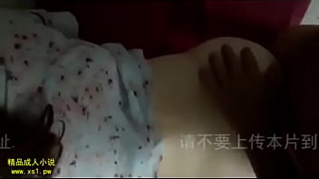 Preview 4 of Xnxx Sawth - 一边给老公打电话一边被操，差点叫出声 很刺激