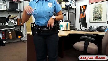 Preview 1 of Gull Para Xxx Video - Police officer shows off her huge booty and fucked hard