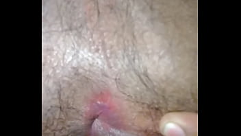 Preview 1 of Squit Blood - Meu cu virgem piscando qurendo rola
