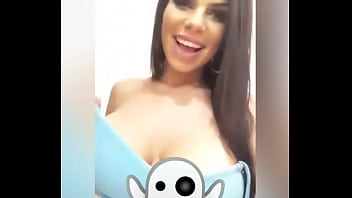 Preview 1 of Masturbuter - Chica bien sexy muestra sus grandes tetas