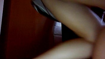 Preview 1 of Brazzuar Mom - Guarda le mie gambe ed i miei splendidi piedi sono pronti per la tua lingua schiavo!