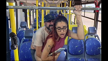 Preview 4 of Anemals Xxx Videobangl - Estudande sendo encoxada por velho no onibus em publico!