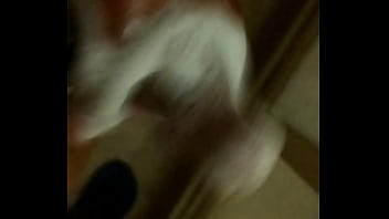 Preview 1 of Orjinal Bagla - JUGANDO EN EL BA&Ntilde_O,  ALGUIEN ME DA UNA MANITA,  O UN CULO O UNA BOQUITA
