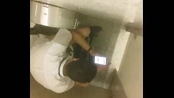 Preview 4 of So Sexxy - Vendedor hetero gozando no shoping