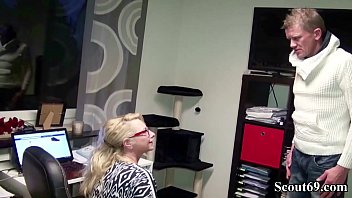 Preview 1 of 50 Big Tits - DEUTSCHE MILF CHEFIN FICKT DEN BEWERBER AUF ARBEIT DURCH