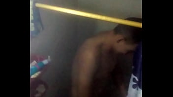 Preview 3 of Porn Di - Lo grabo mientras se ba&ntilde_a