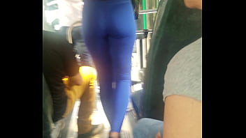 Preview 1 of Gosexy Mobi - Mi vecina en el bus