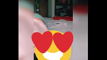 Preview 2 of Big Ass Fucking Dog - Chupando verga