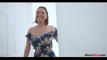 Preview 1 of Sex 8t Vidiyo - Slut stepmom loves the way stepson feels inside her!
