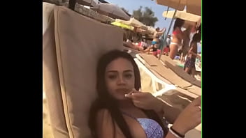 Preview 4 of Wite Women - Flavia Laos en la playa