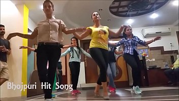 Preview 1 of Sleeping Japanis - Hot Akshara Singh Dance Rehearsal and shaking boobs