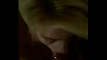 Preview 1 of Muslman Girl - Me est&aacute_s grabando? Dice la rubia