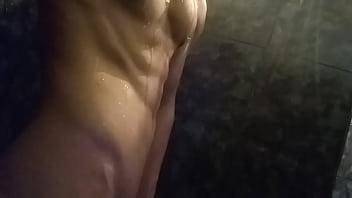 Preview 1 of Crazy Creamy Squirt Girl - Aquele banho gostoso