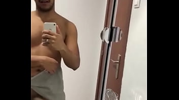 Preview 3 of Bubble Hot Bog Butt - Se exibindo de toalha Escort