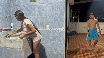 Preview 1 of Xbrazcom Moms Video - Azoto y me follo a mi hermanastro a cambio de lavar su camisa de trabajo,  hasta sacar su leche HL
