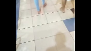 Preview 1 of Sibel Can Porno - Gostosa andando no shopping