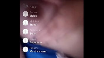 Preview 1 of And Retro - Novinha mostrando os peitos na live