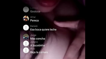 Preview 4 of And Retro - Novinha mostrando os peitos na live