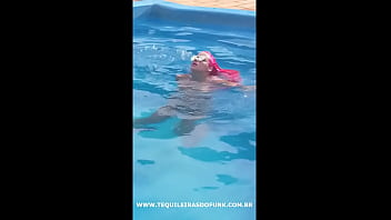 Preview 2 of Pert 8year Xxxyear Xxx - D&eacute_bora Fantine - Piscina - Tequileiras do Funk