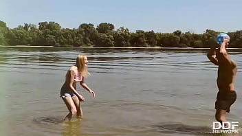 Preview 2 of Smol Boy Big Gal Xxx Bf - The Great Outdoors