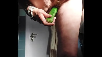 Preview 1 of Oh No My Papa - Oma neukt kut met komkommer