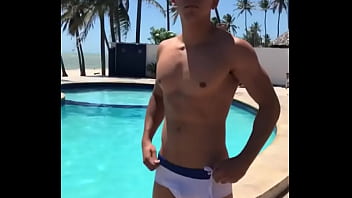 Preview 2 of Mama Handjop Porn - Modelo novinho de sunga branca