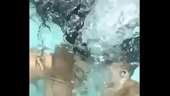 Preview 2 of Net Finland - Ense&ntilde_a las tetas al salir de la piscins