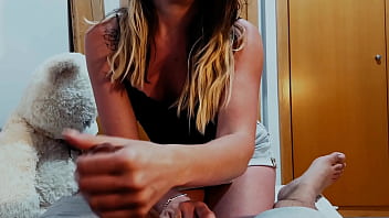 Preview 1 of Www Xxxxmaroc - Entro en mi habitacion y me sorprende mi padrastro le comi la polla mejor que mi madre y recib&iacute_ un facial