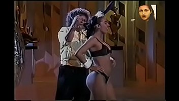 Preview 4 of Nude Londra - Women famous undressing (brazilian TV) Part 1