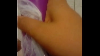 Preview 2 of Emanate Girl - Novinho se masturbando com buceta caseira